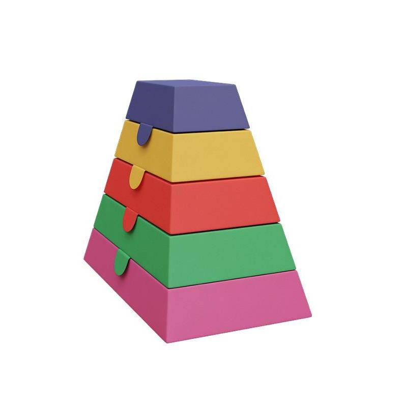 A jumper's saddled children's kindergarten will teach a soft-touched goat jumper and a jumper's barrier sensor