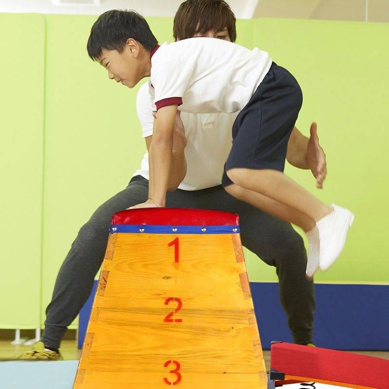 The pedestal children can regulate spring slabs to remove jumper-size and goat-jumping equipment