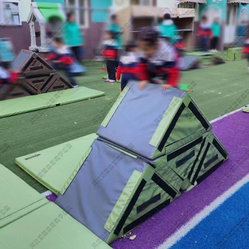 Kindergarten parkour training indoor and outdoor barriers jump box triangle sensor, early education taught, children's physical fitness full set
