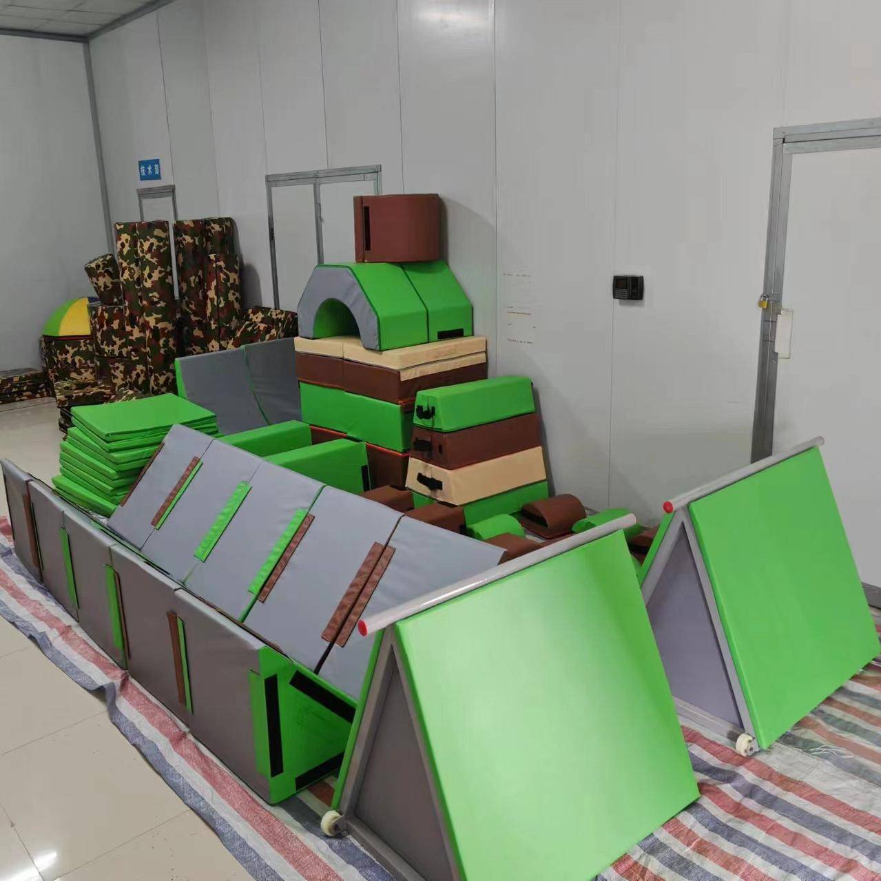 Kindergarten parkour training indoor and outdoor barriers jump box triangle sensor, early education taught, children's physical fitness full set