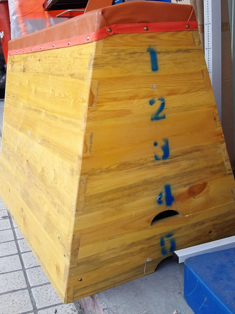 Five sections of solid wood training jump box 5 sections/7 sections of removable cushions bombs jumping saddling pommel gymnastics box primary and secondary school students