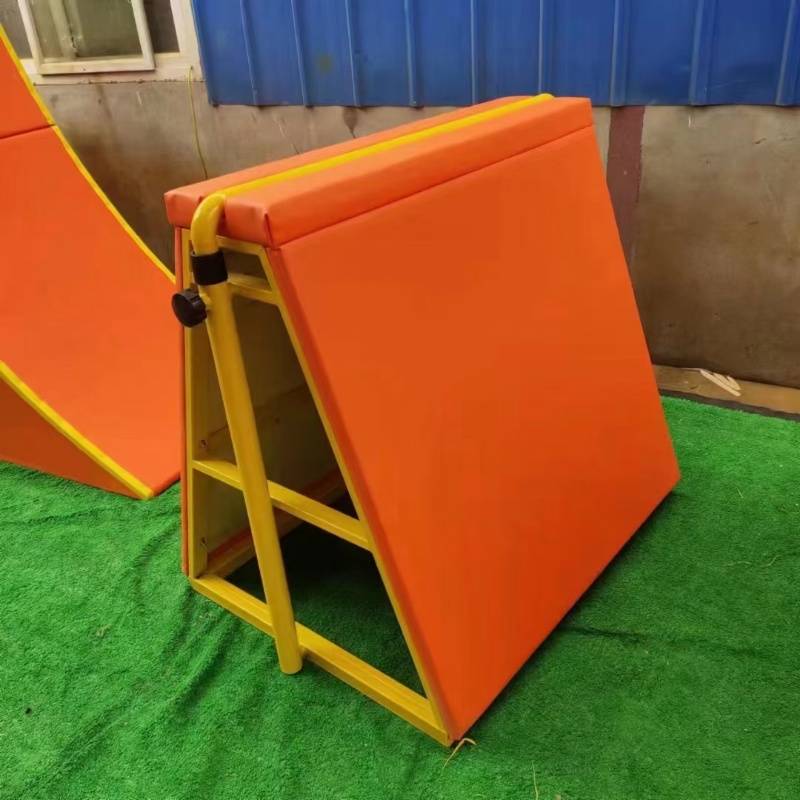 Children's physical fitness parkour equipment physical fitness museum training equipment tank pier triangle school wooden jumping box teaching aids