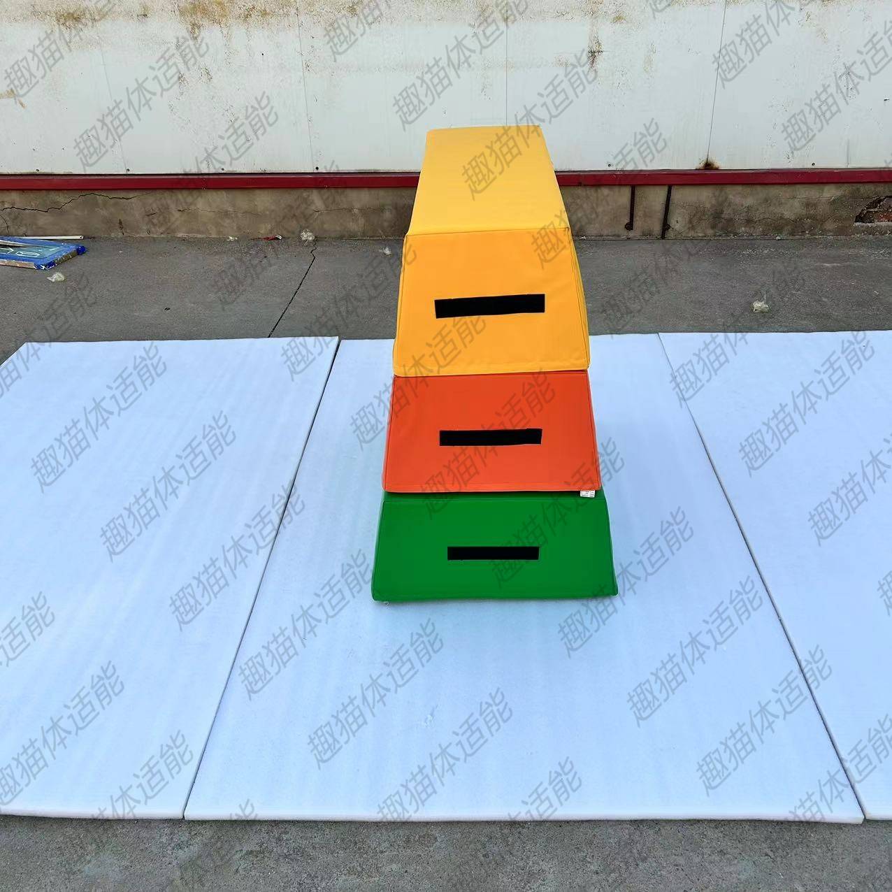 Children's software jumping box split horses and horse saddling horse sports museum physical bouncing training equipment trumpet box combination