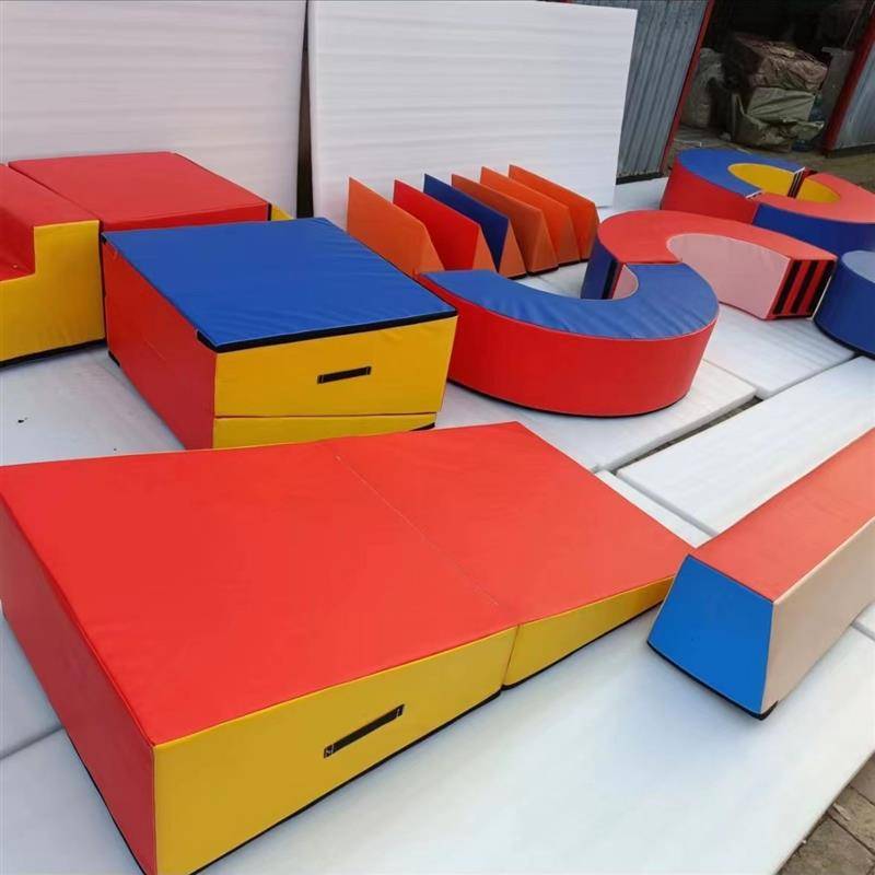 Children's physical fitness training Equipment Software Triangle slope jumping horses balance wood jump box cushion full set of teaching aids