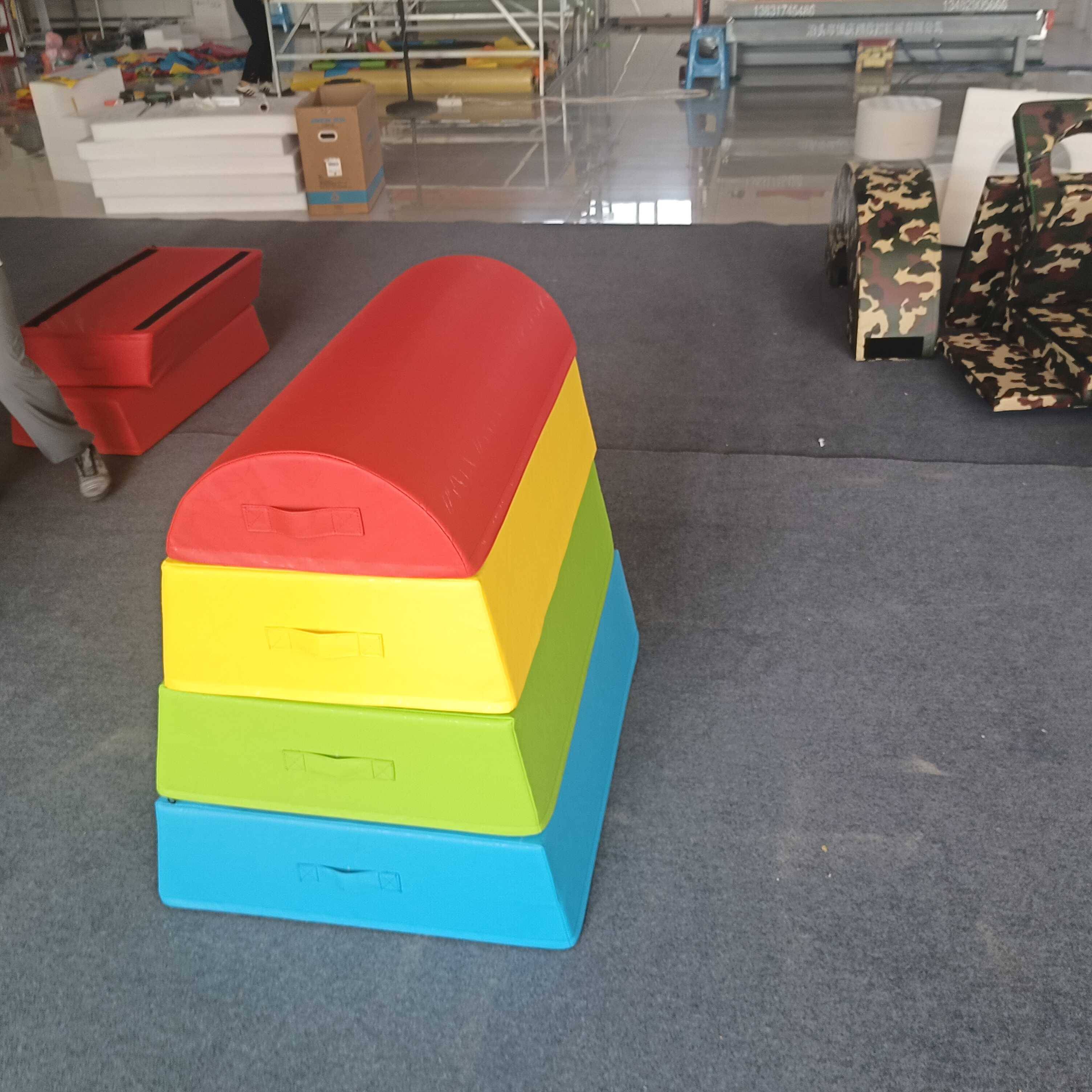 Cool Caan children's gymnasium for four-seat saddle-cooking equipment