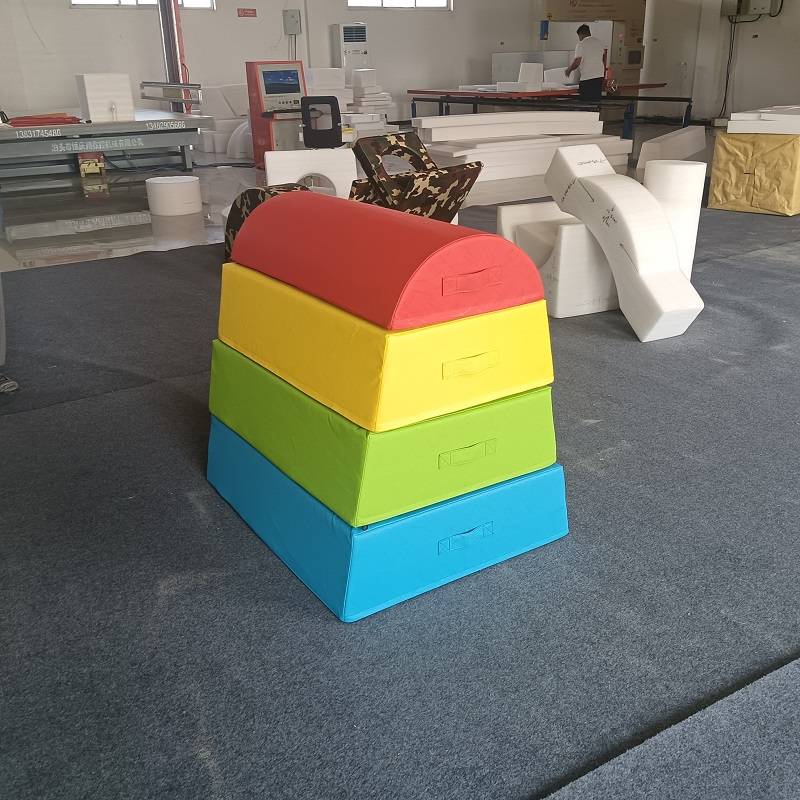 Cool Caan children's gymnasium for four-seat saddle-cooking equipment