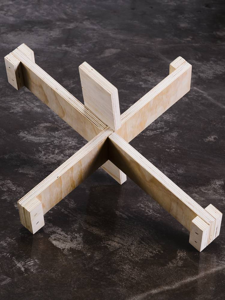 A troupe of wooden troupe can remove a troupe of gymnasium
