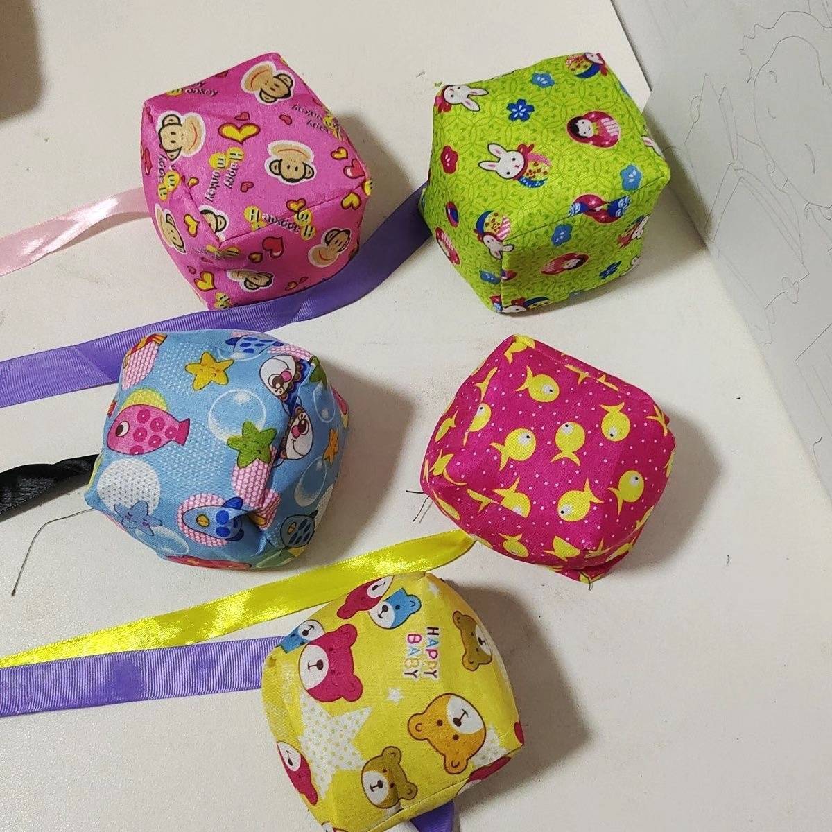 7 cm with rope color random [5 impatient play]