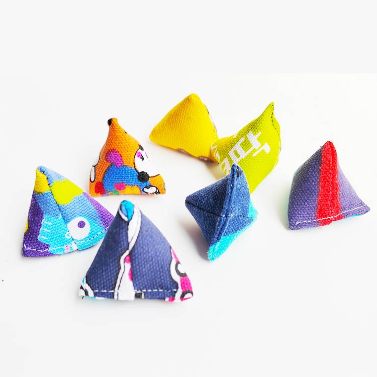 5 triangle small sandbags random [Send a collection bag]