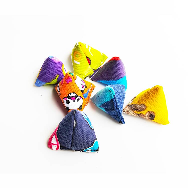 10 triangle small sandbags random [Send a collection bag]
