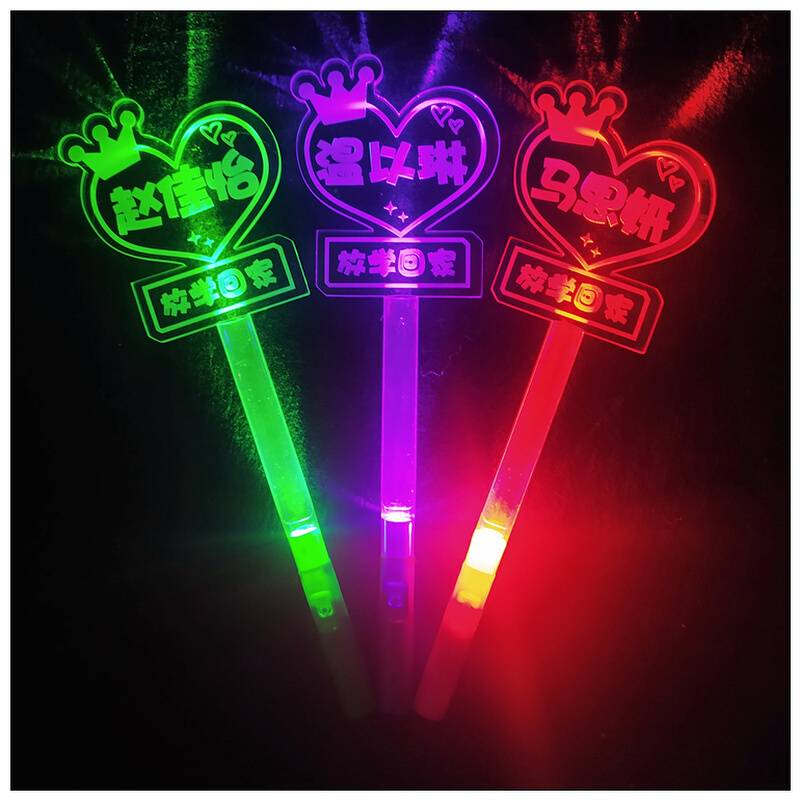 The fluorescent bat customises the name and the light on the net
