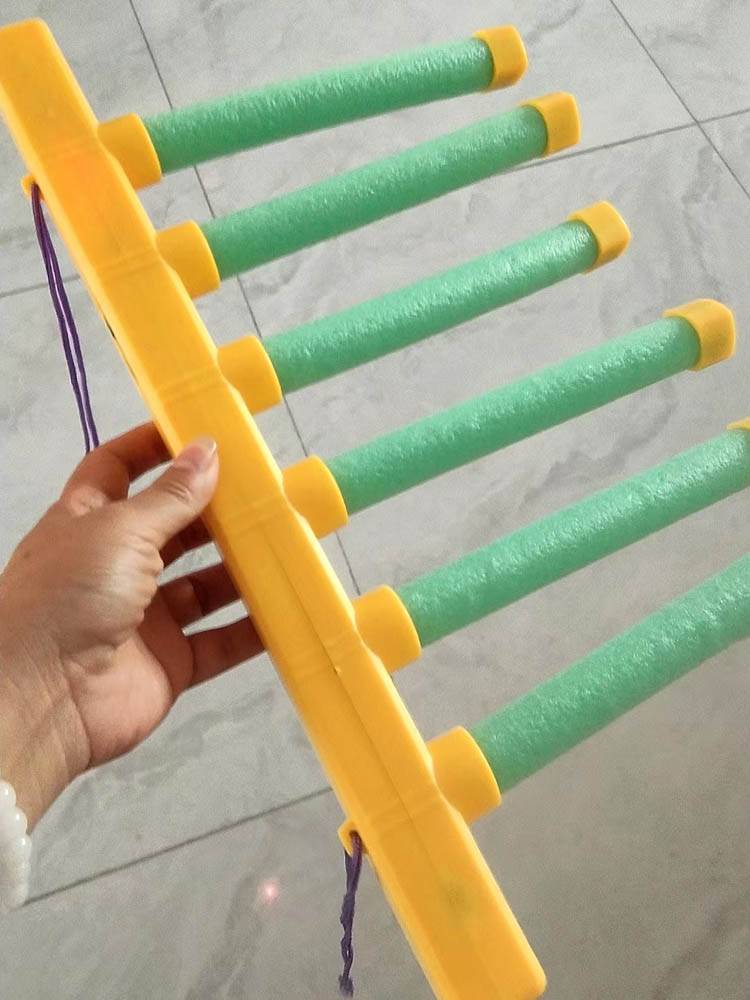 Attention reaction, a trainer grabbing a routing, picking machine, children's activity, relaxing kindergarten teaching aids, eye diseases fast
