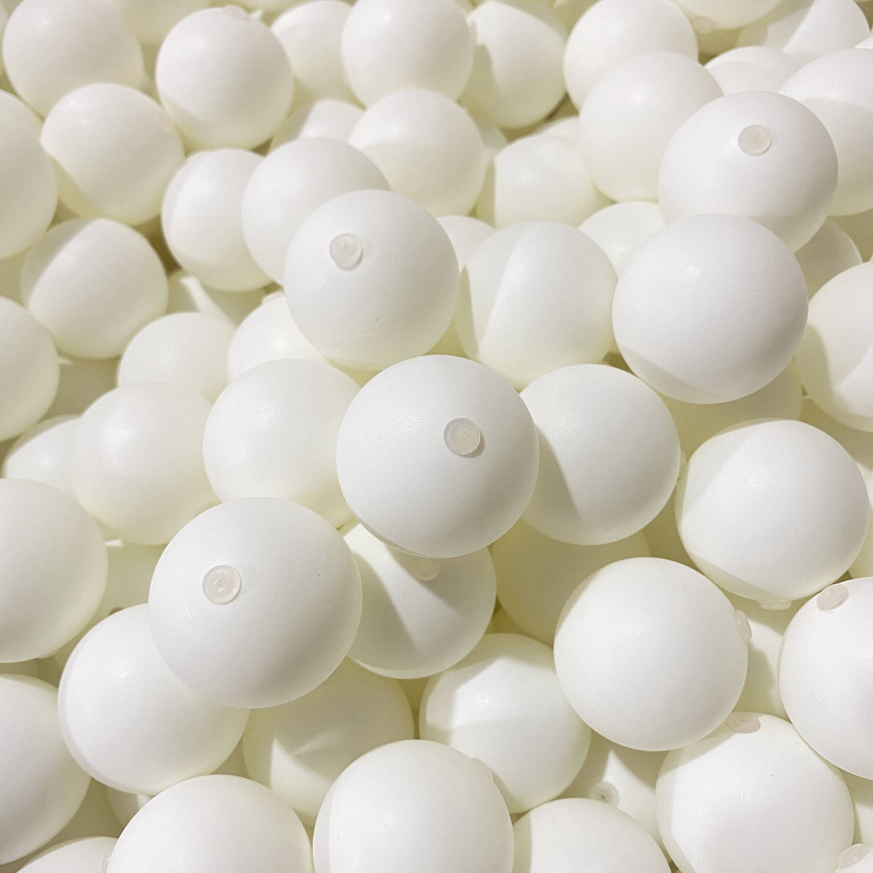 3 white balls