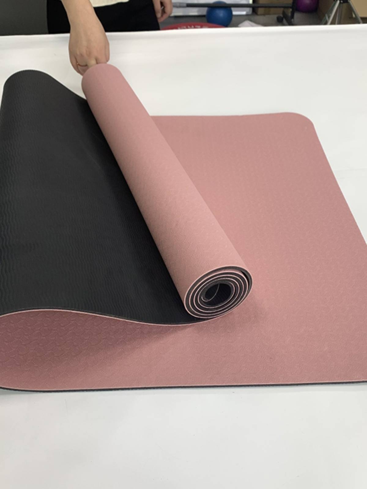 Micro -defect TPE Shuang color special offer clearance tpe yoga mats dance, fitness anti -slip, widening environmentally friendly and tasteless home pad