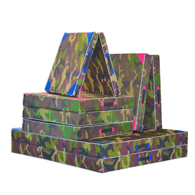 Empty sponge pads upside down, sitting in children's skills, gymnastics cushion camouflage camouflage sports martial arts outdoor training pads