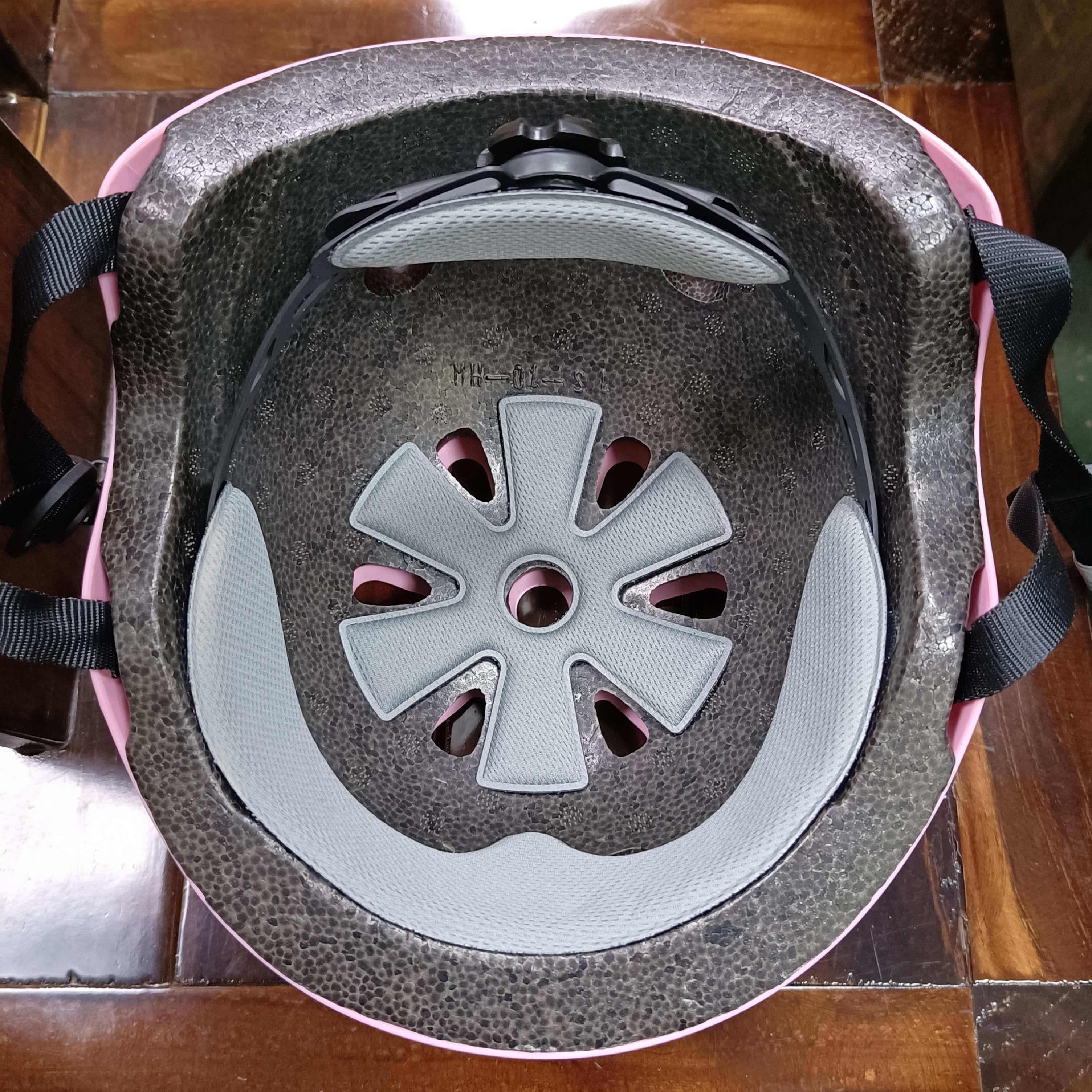 Roulette helmets, ski helmets for children, air-spong mats, ride safety hats