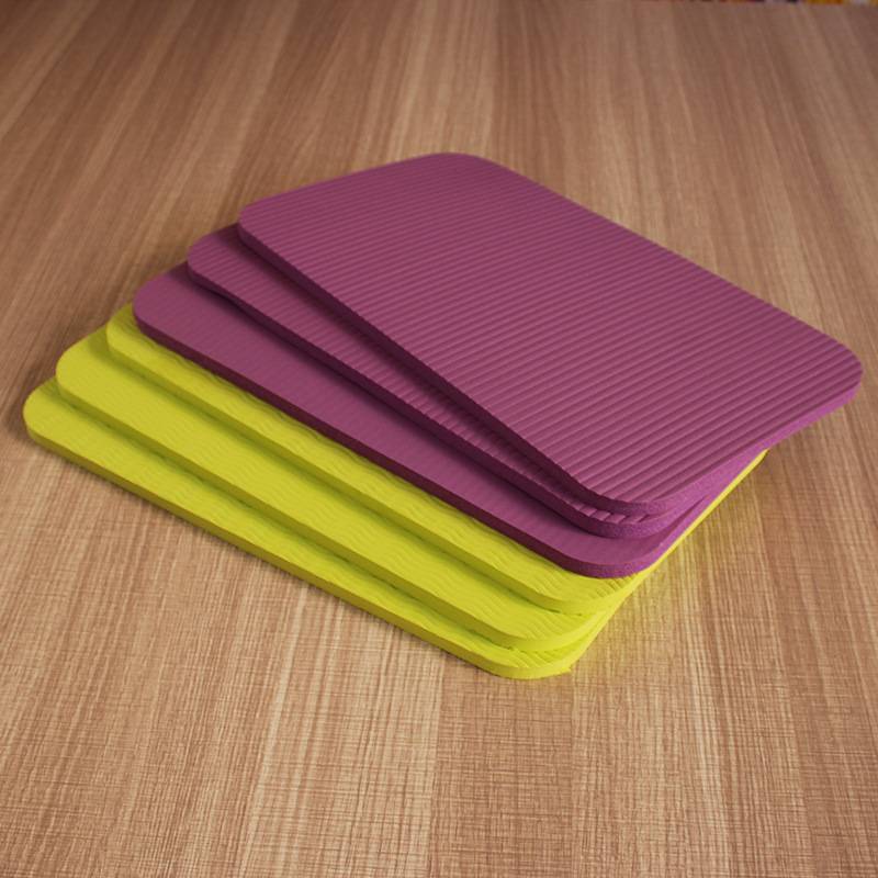 Kneeling and mini yoga tablet, supporting small cushions, knee knees knee -knee pads, shock absorption anti -skid protection cushions random