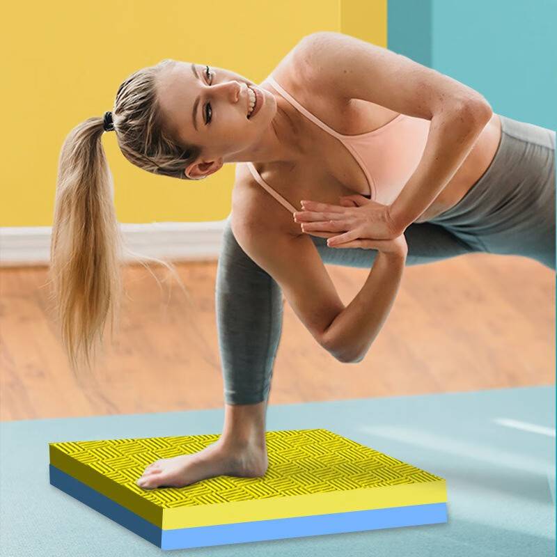 West Green's Balancing Yoga mats with thick body feeling cores trained for knee protection