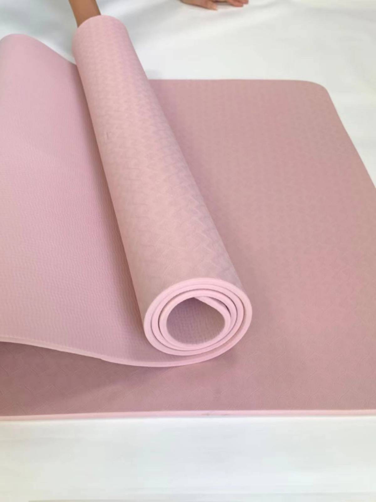 Micro defect TPE yoga pad thickened and widened fitness home jumping cushion environmental protection and tasteless can customize logo