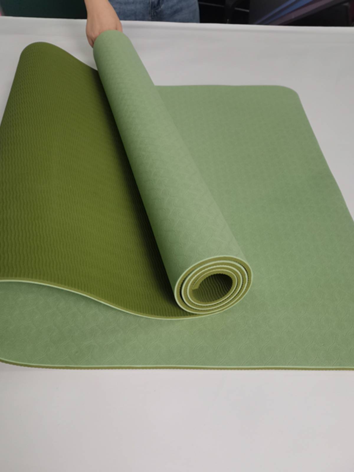 Micro defect TPE yoga pad thickened and widened fitness home jumping cushion environmental protection and tasteless can customize logo