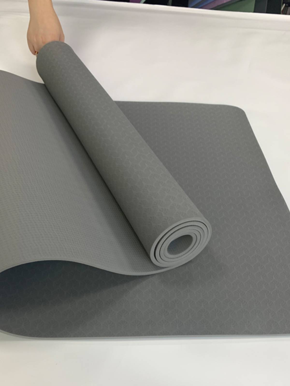 Micro defect TPE yoga pad thickened and widened fitness home jumping cushion environmental protection and tasteless can customize logo