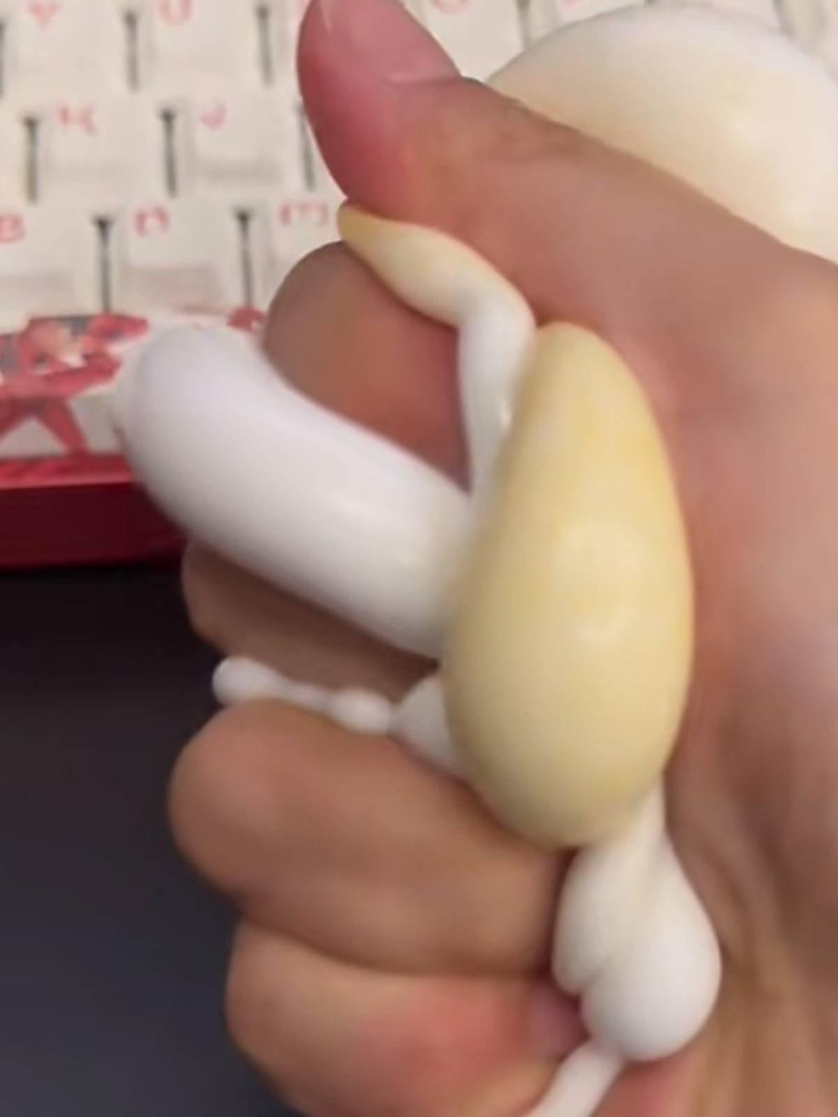 Fluid yogurt squeezing and playing with the children's hands to make fun of the red-fun-floating creative pressure relief
