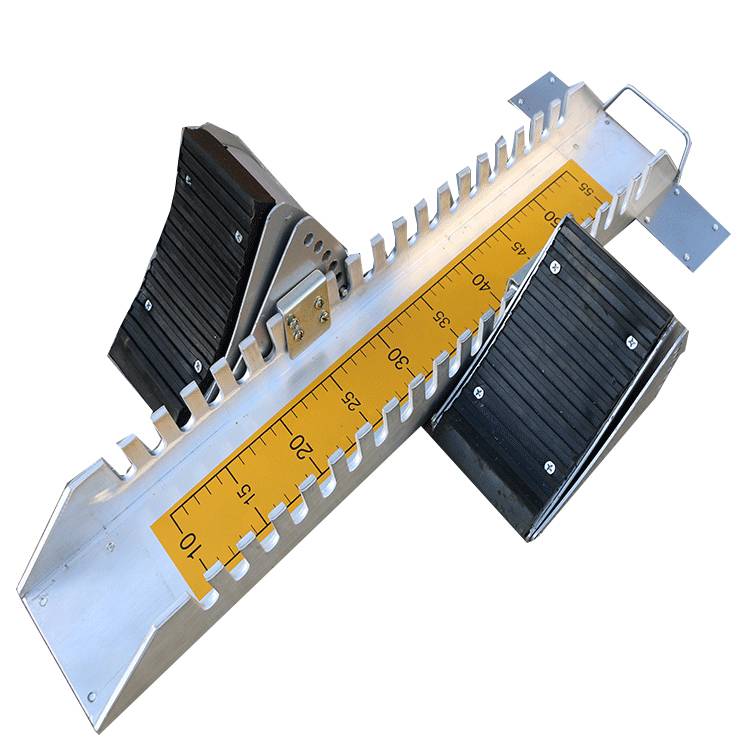Aluminium alloy cutter for track and field training equipment