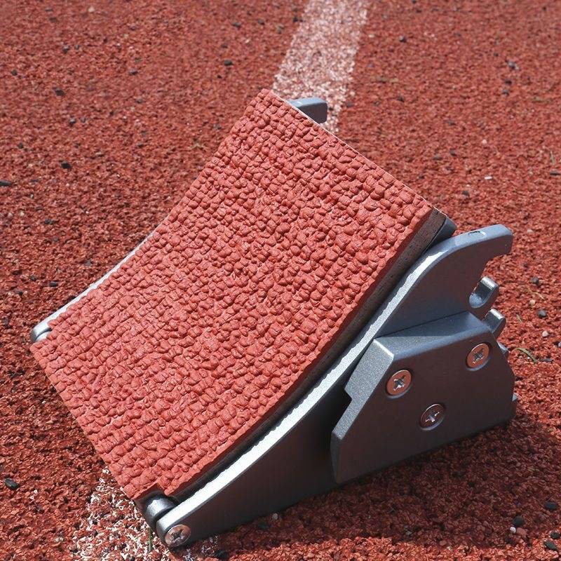 Aluminium alloy troupe pedals, plastic short-run track assisters, multi-purpose training in track and field trades