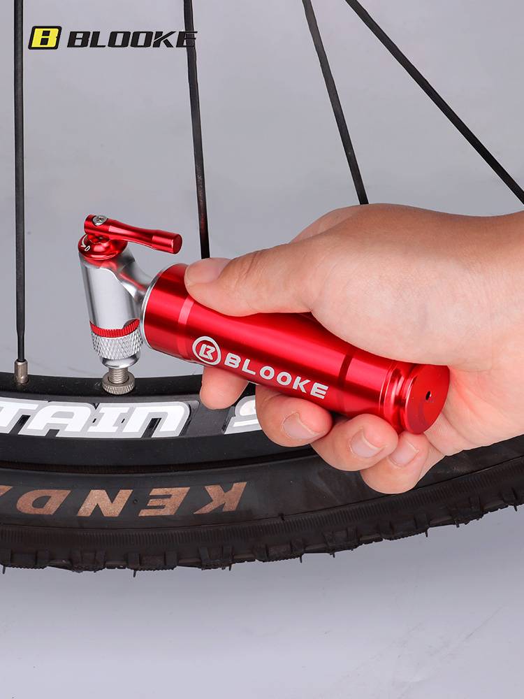 FAST INFLATING CYLINDERS FOR BICYCLES ON THE BLOOKE MOUNTAIN HIGHWAY, FRANCE, WITH TIRES TO REFILL CO2 CYLINDERS