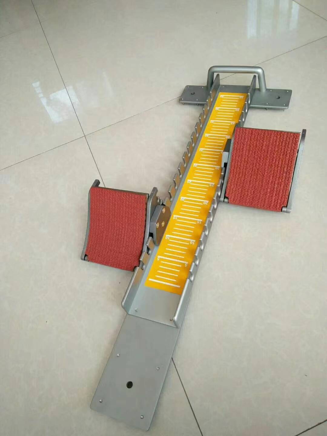 Runner track and track