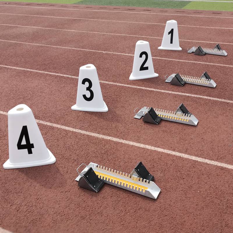 Aluminium alloy plastics track starter carbon- and steel-aided racer training in track and track sprinting sports