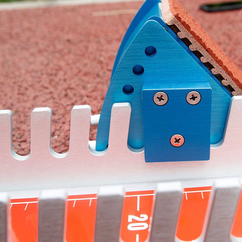 Aluminium alloy running course for multi-purpose plastic runways for the Golden Dickie Runners