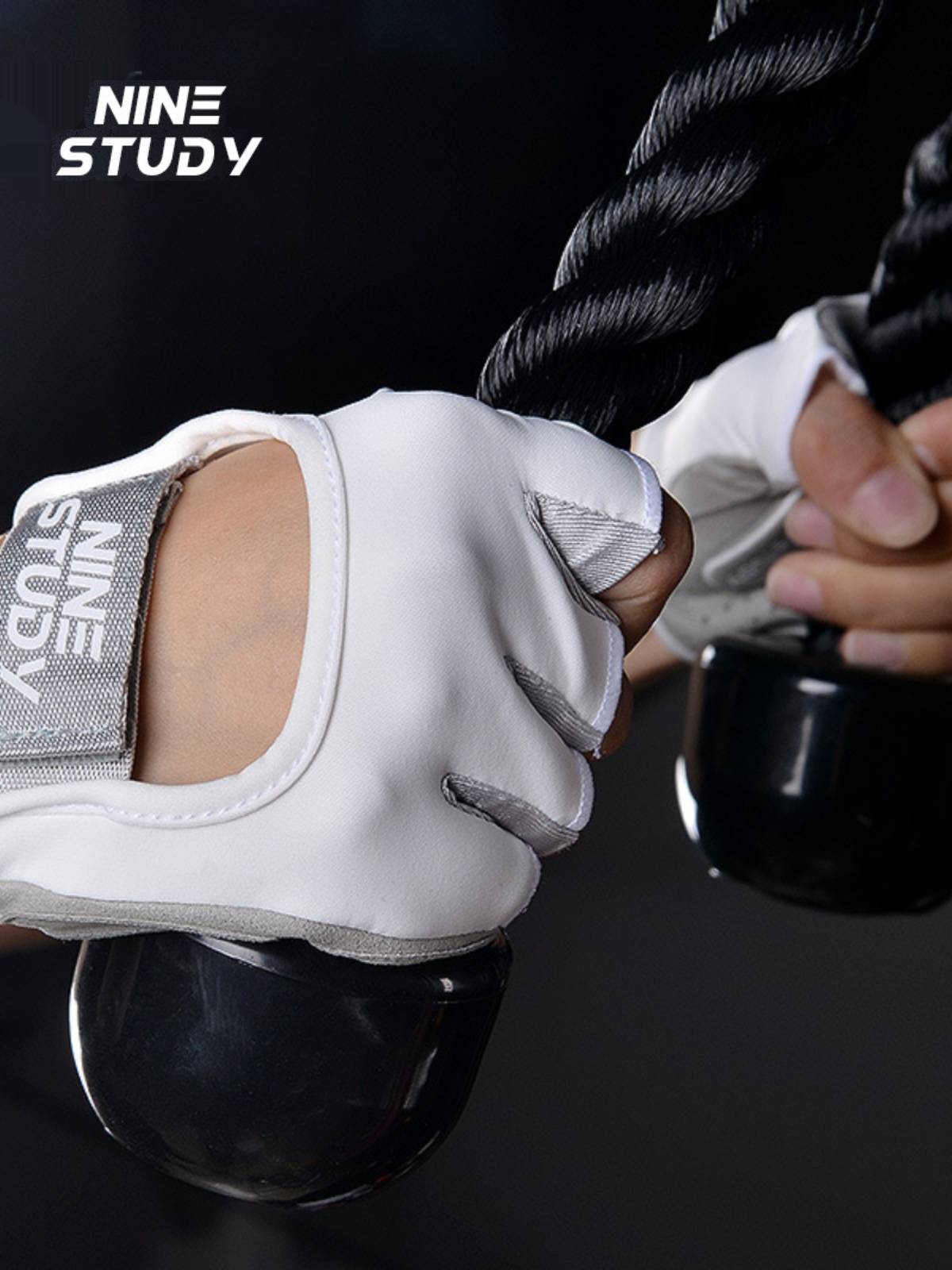 Ms. G.T.R.T.'s half pointed to air-traffic gloves to train a man with a single-bar lead to protect his hands from cocoon