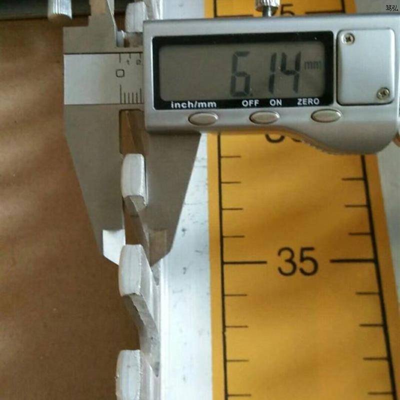 Aluminium alloy troupe pedals, plastic short-run track assisters, multi-purpose training in track and field trades