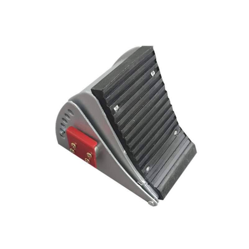 Accelerator training accelerates the start-up of a plastic pedal rubber pedal race