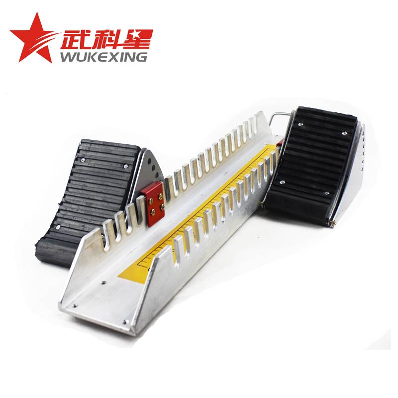Specialized plastic runway/aluminium alloy starter/drill for the 100-metre track competition