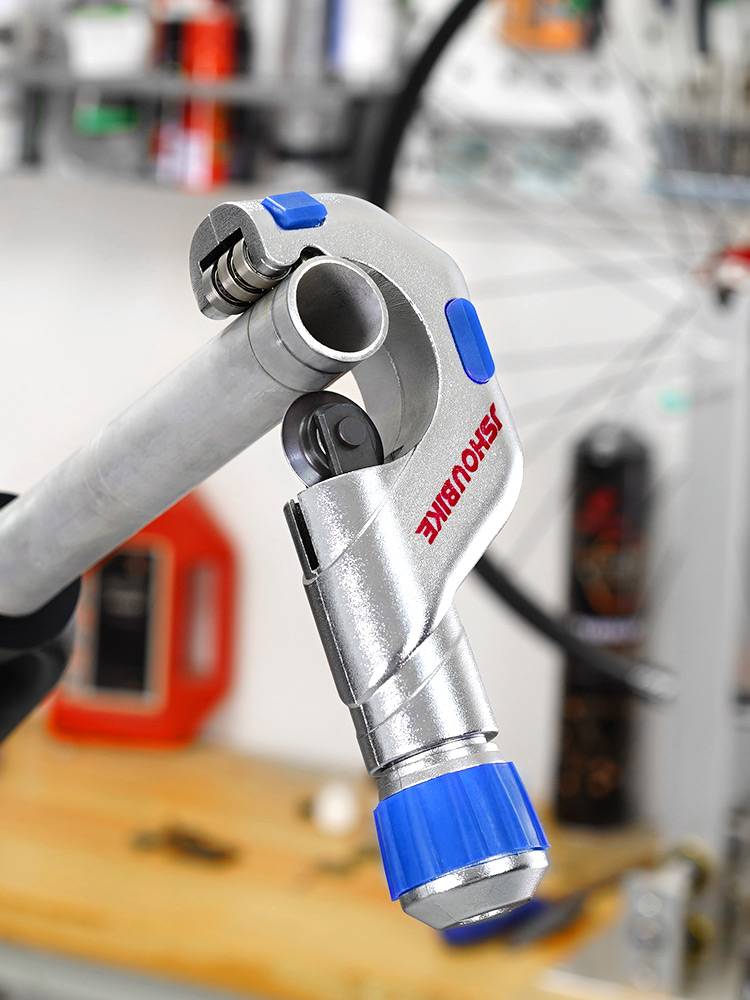 Mountain bike front trachea, road car carbon fibre, cut-in-the-barrel, cut-off tool