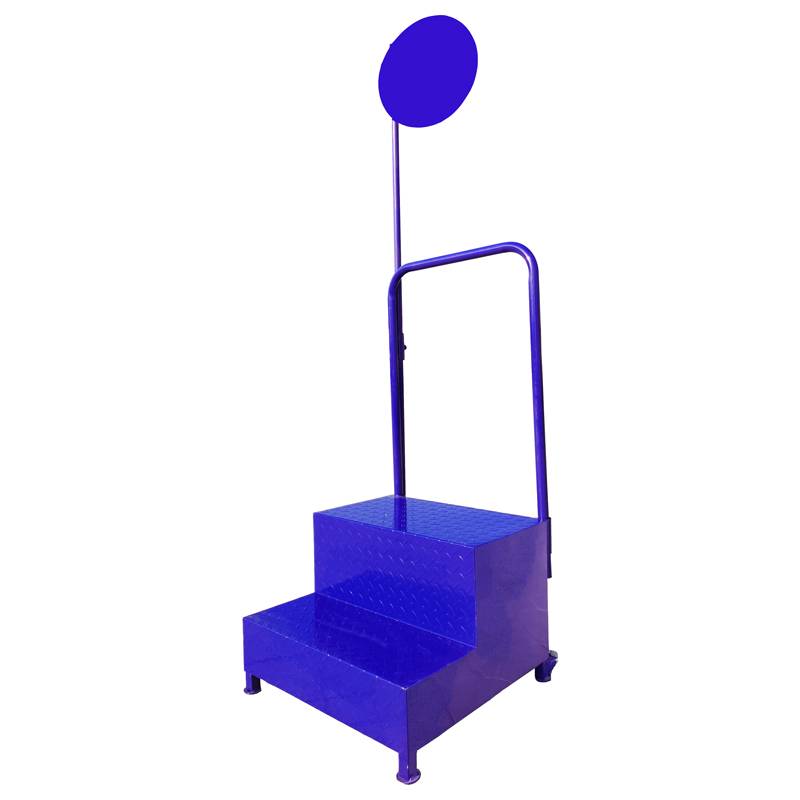 The track and track competition has given the equipment to the station to issue the flag and the elastic pull