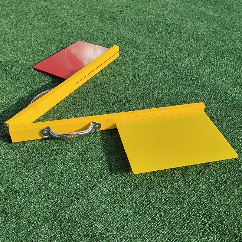 Accompanying the sound-signitioning flag with the fun track and field sports equipment for primary school children