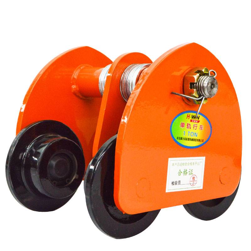 ONE-TRACKER PULLS A T-TYPE RACER'S STEEL ROLLER, LIFTER WHEELER, 1235 TONS