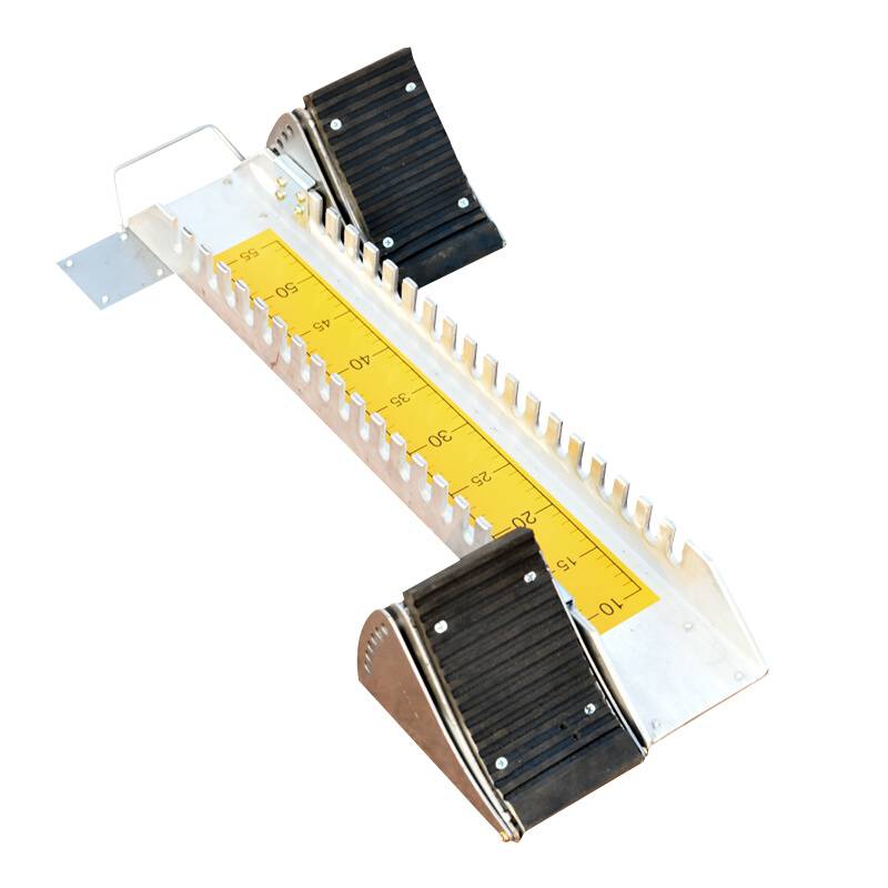 Aluminium alloy plastics track starter carbon- and steel-aided racer training in track and track sprinting sports