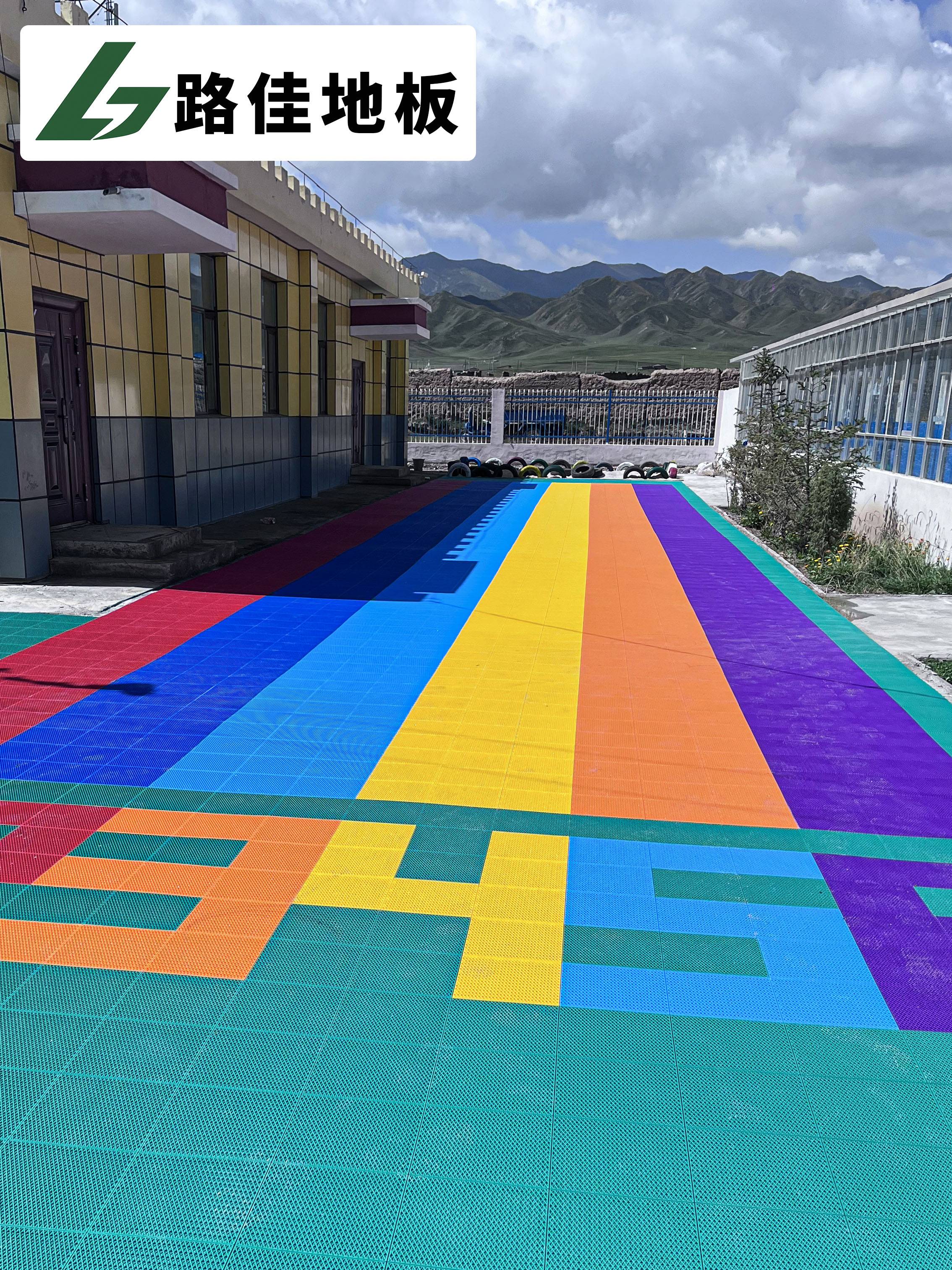 Suspended floor outdoor gardens of the basketball court outdoor sports fitness plastic runway outdoor assembly ground pad