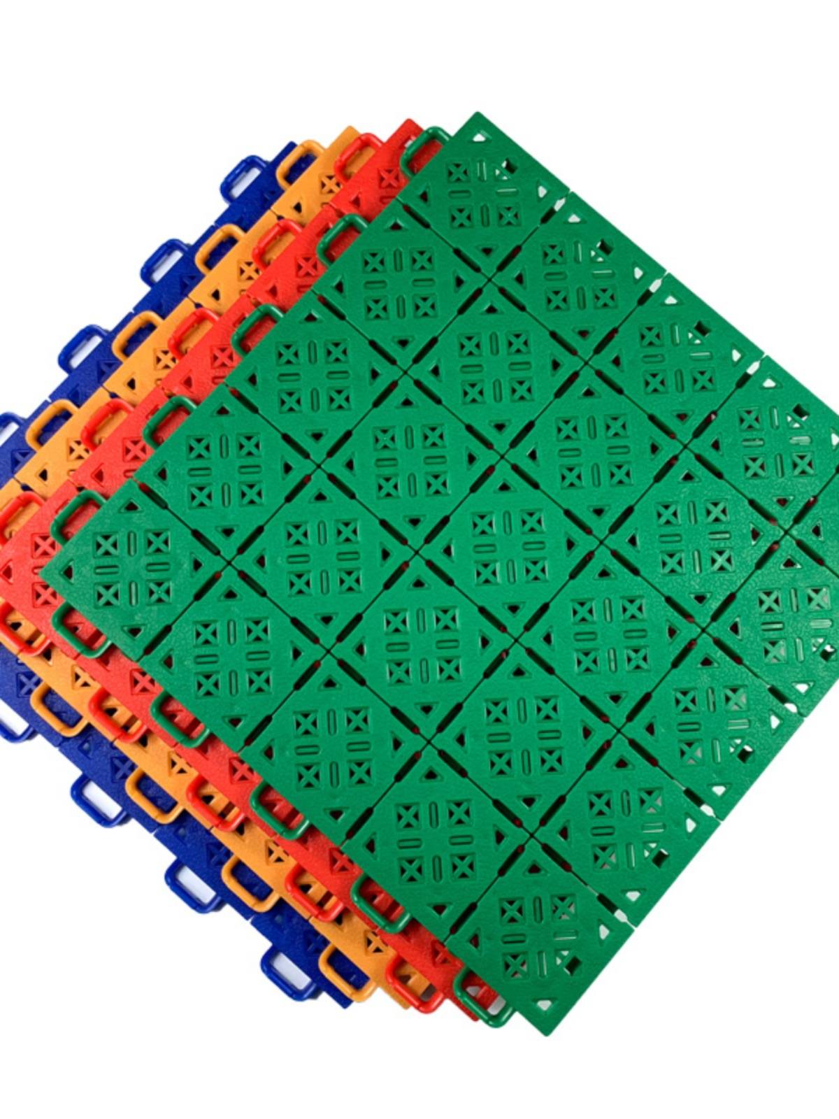 Scrambling sports floor mats outside the kindergarten badminton field