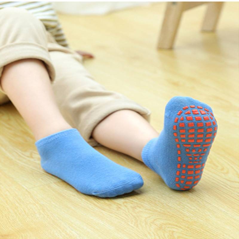 Slipped stockings for summer-spanned children's playground floors and stockings, pure tampons, and early teaching of sock-sets for sports buns