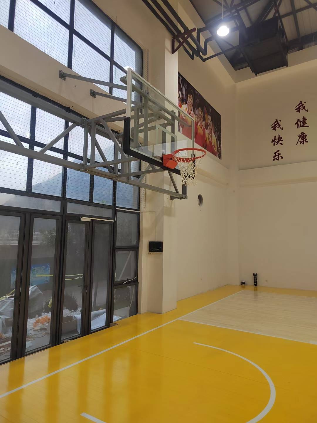 A single-bone, solid-wood-painted marmalade for the sports polo court