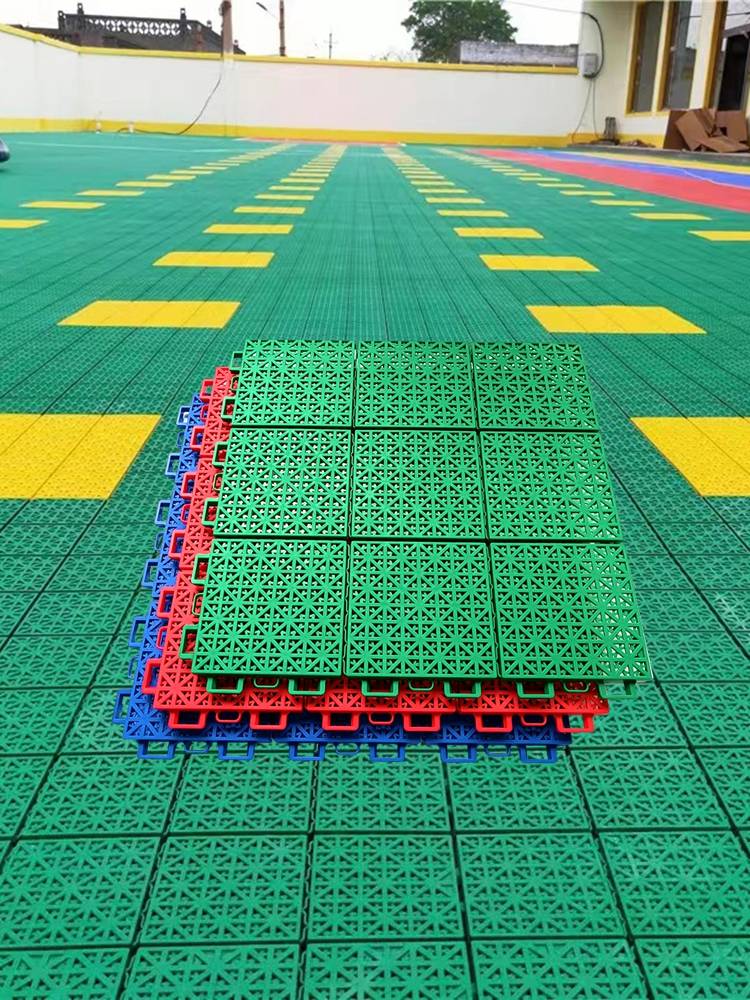 Drinking floor outdoor floor outdoor sports ground rubber wheel skid -floating ground cushion kindergarten in the outdoor basketball court