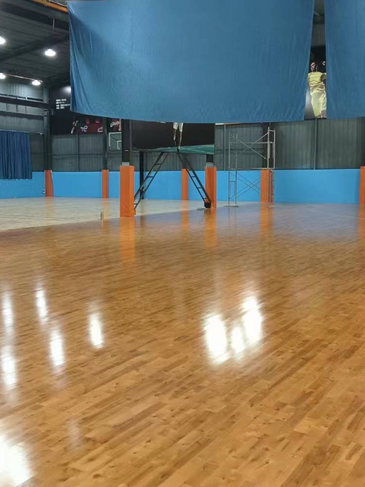 Indoor gymnasium special wooden floor basketball court solid wood sports floor gym gym badminton stadium sound insulation and wear -resistant