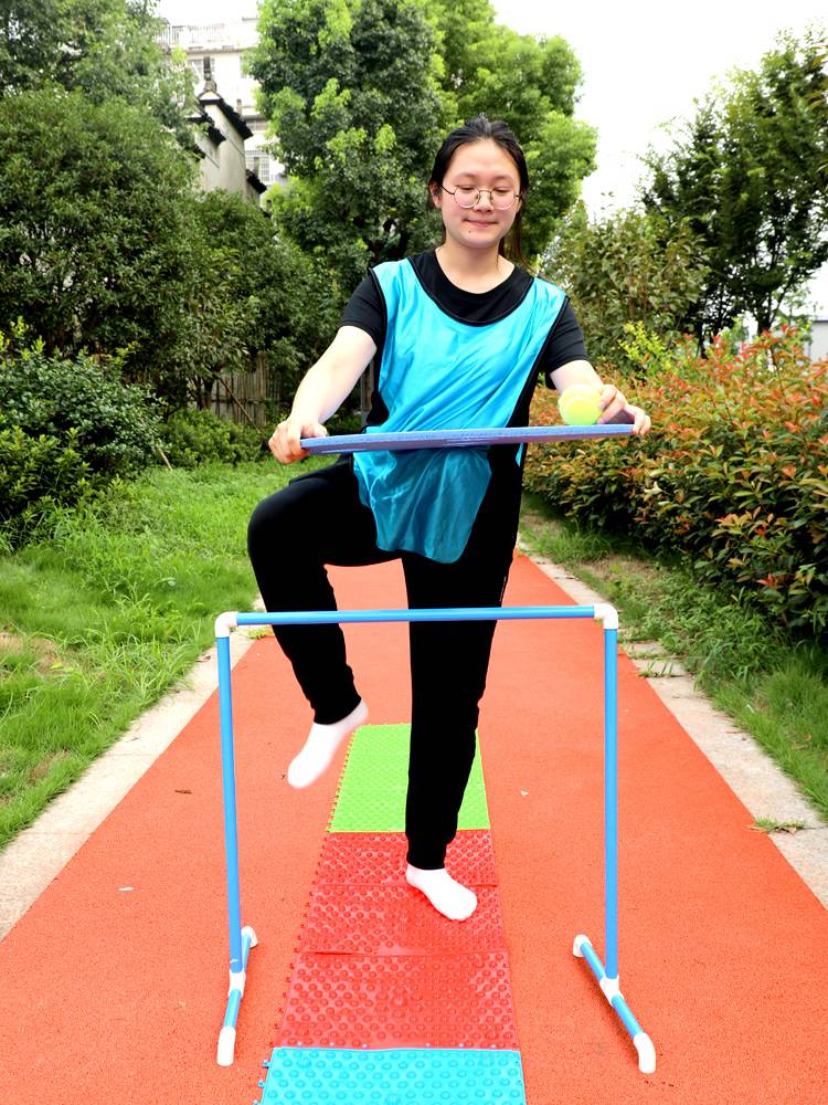Four Ping Eight Fun Games Game Proper Group Construction and Expansion Team Activities Balance Board Obstacles Relay Competition