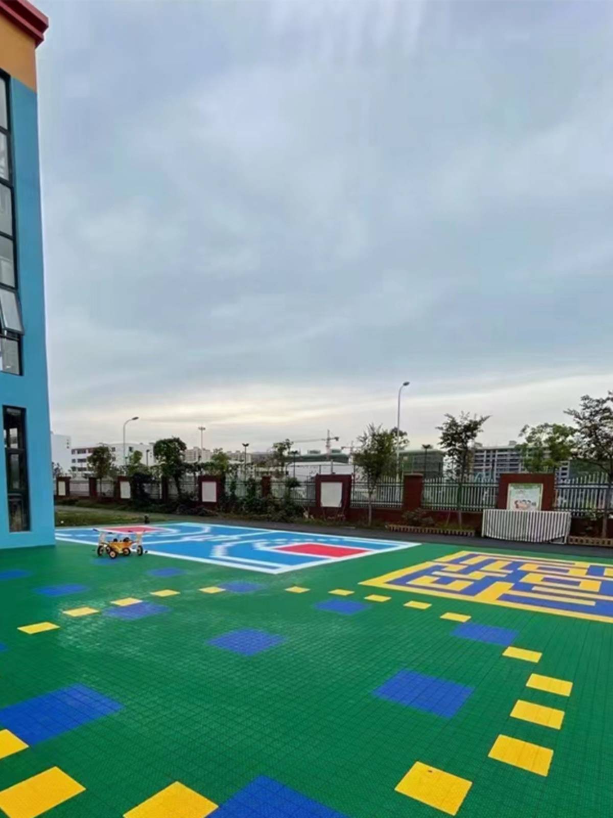 Suspended floor basketball venue assembly floor pad outdoor playground Kindergarten outdoor plastic plastic plastic floor