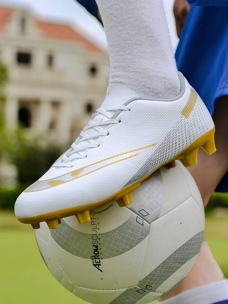 Specials football shoes men and women crushing students adult training art grassland AG long nail non -slip children's sneakers majors